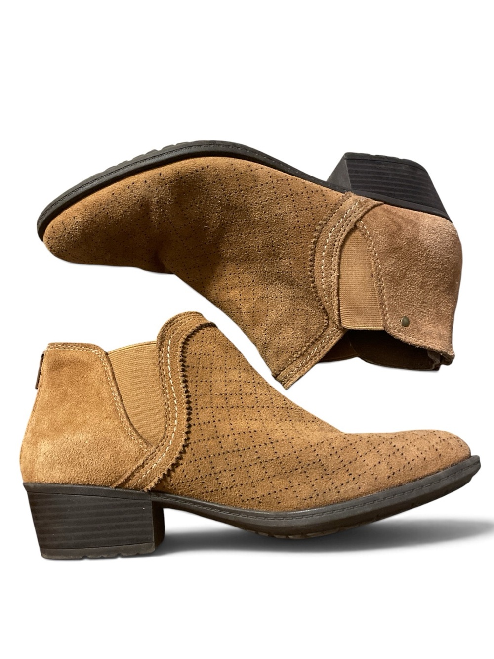 G9- Earth Spirit Women’s 9.5 Leather Upper Tan Suede Chelsea Ankle Boots
